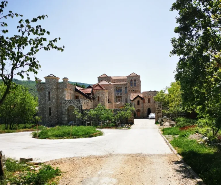 Zamek Patricka i Nancy Latta w Medjugorie. Kanadyjska para, która sprzedała majątek, by zamieszkać blisko Matki Bożej.